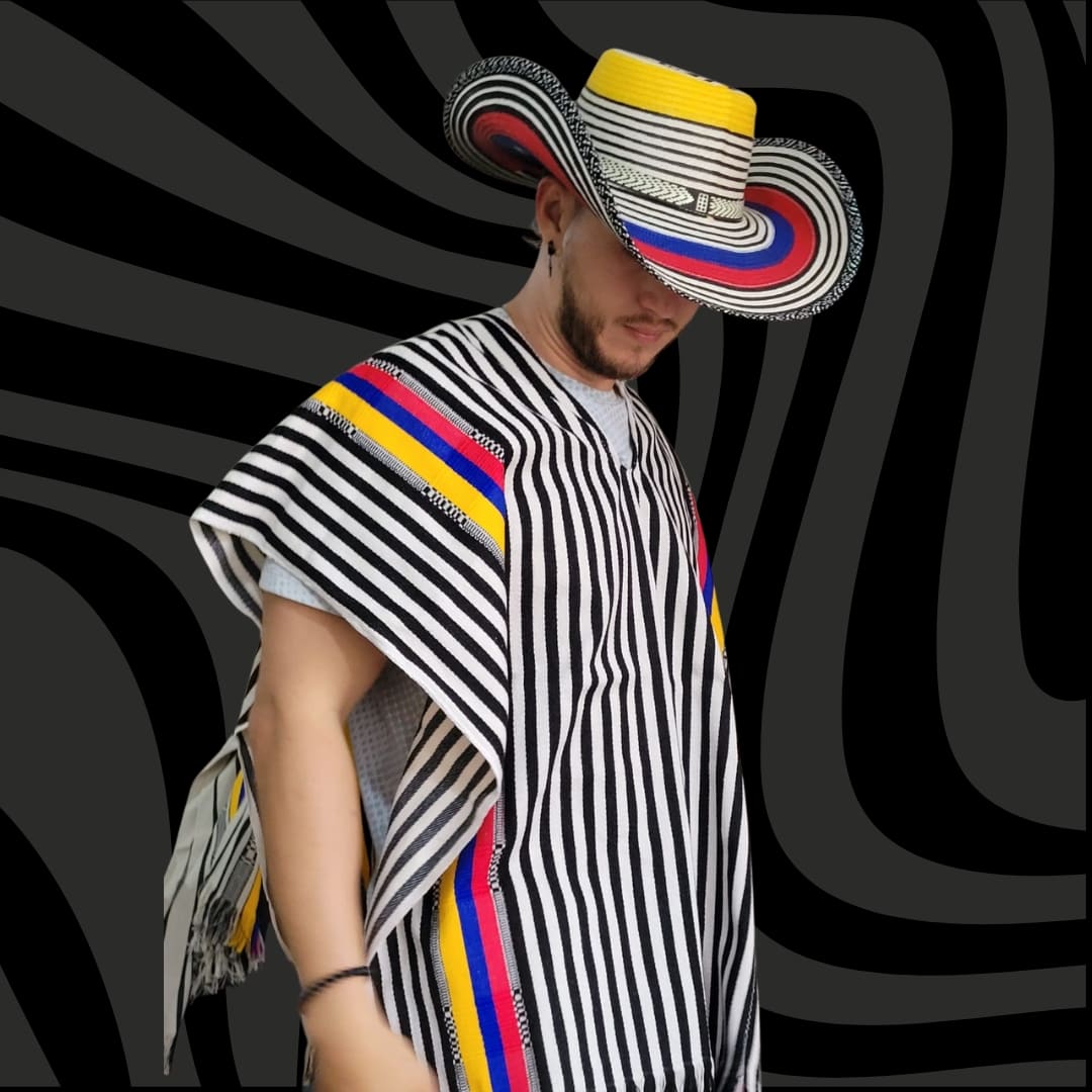 Poncho en algodon rayas negras y tricolor