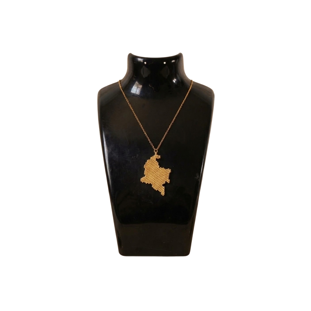 Collar mapa de Colombia dorado en mostacilla miyuki